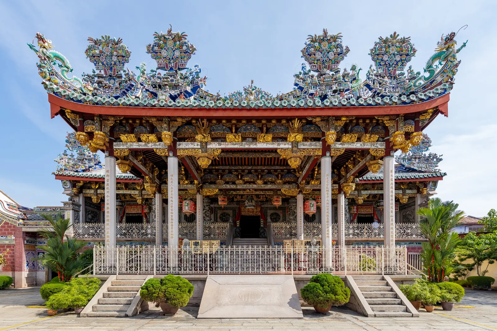 Prunkvoll verzierter Clan-Tempel Khoo Kongsi