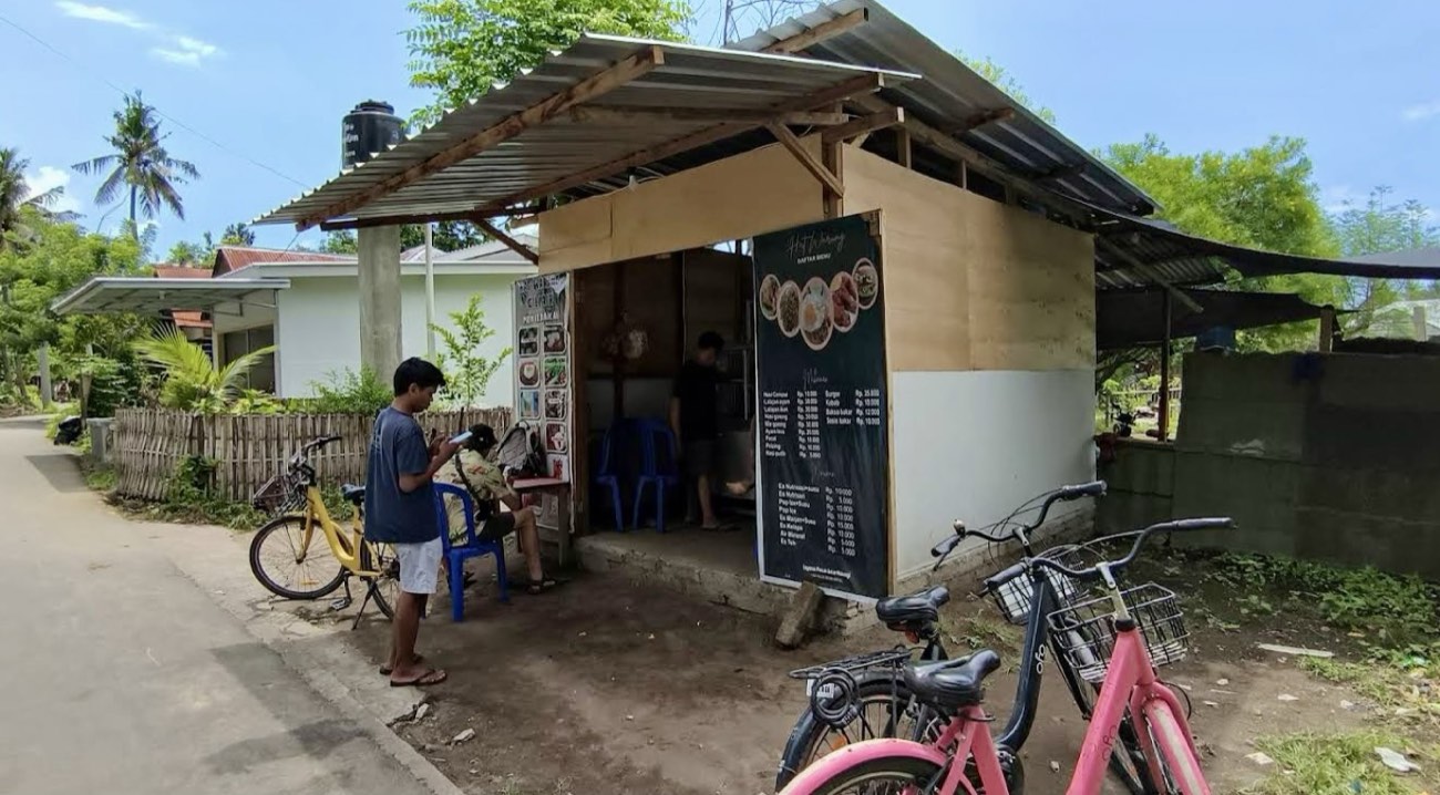 Kleiner Warung am Strassenrand auf Gili Air