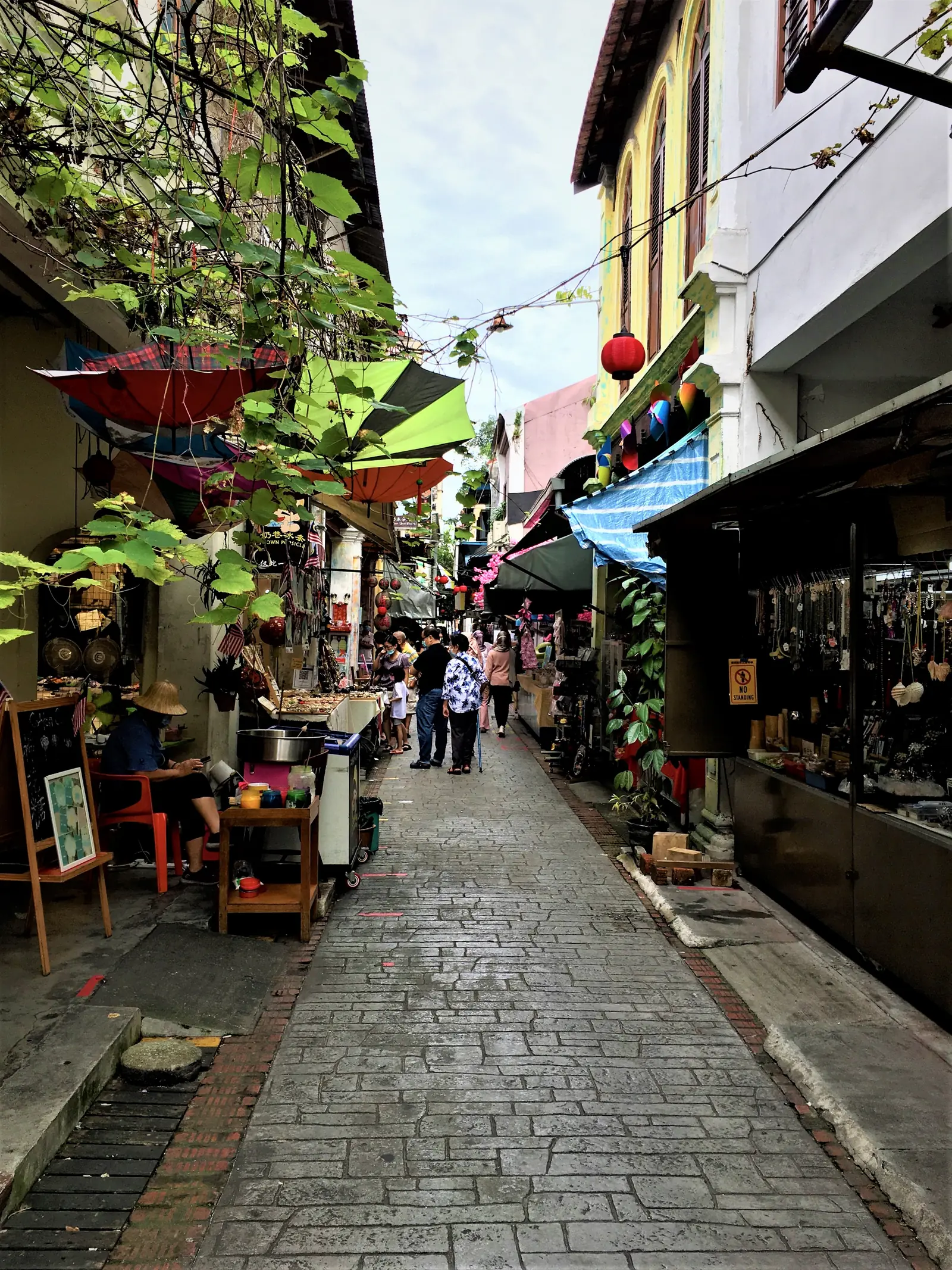 Die Concubine Lane mit Läden und Laternen