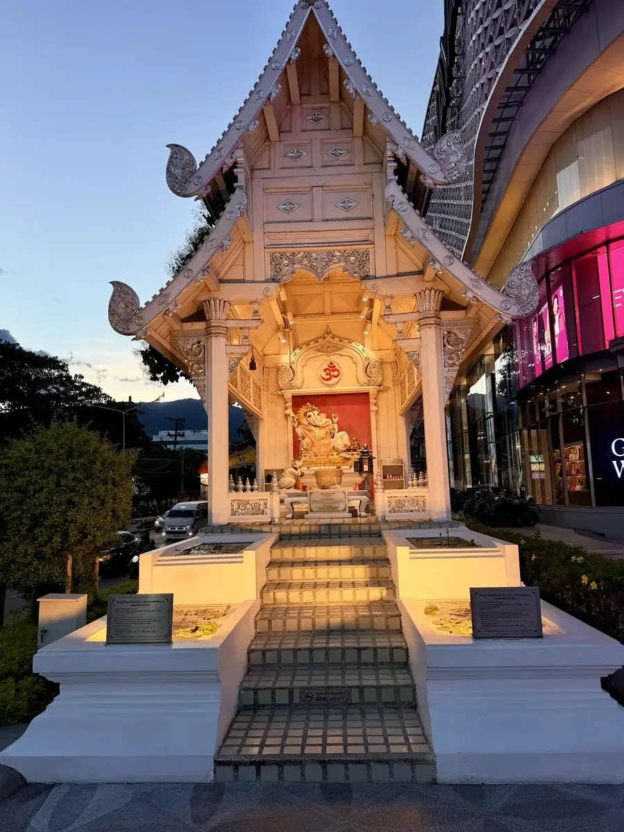 Tempel in Chiang Mai bei Abendlicht