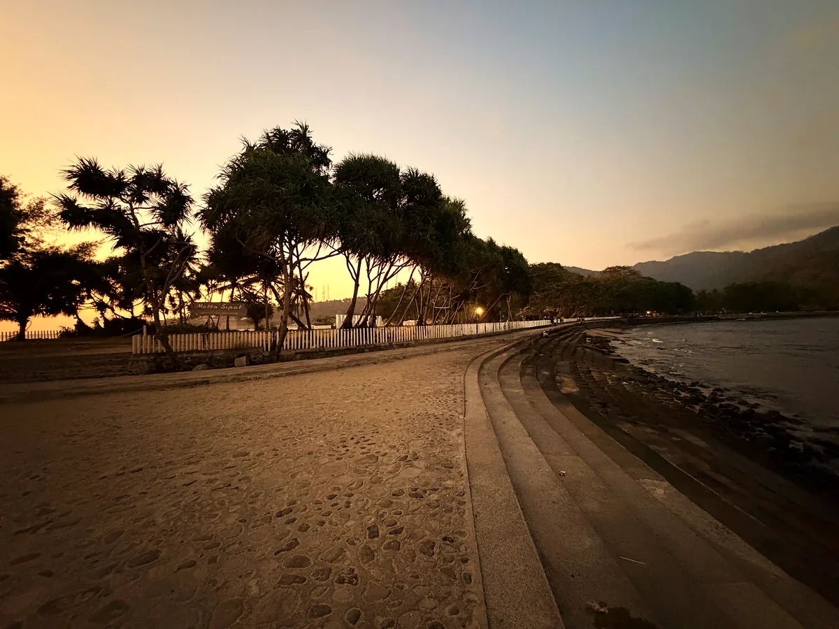 Die Promenade im Abendlicht.