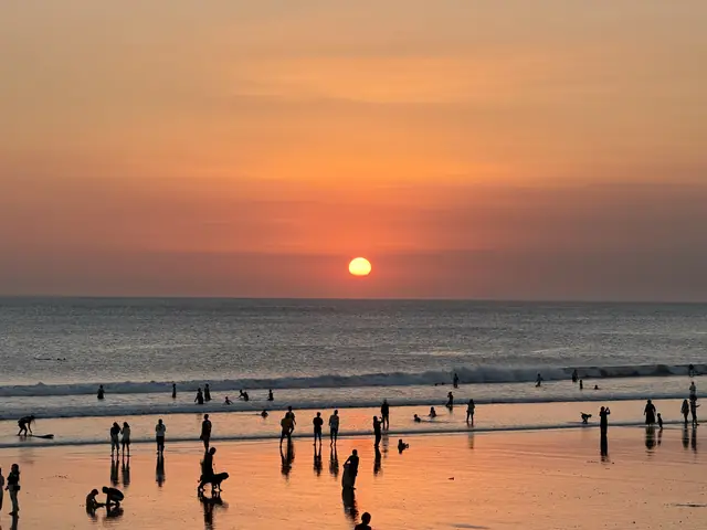 Sonnenuntergang am Strand von Kuta auf Bali