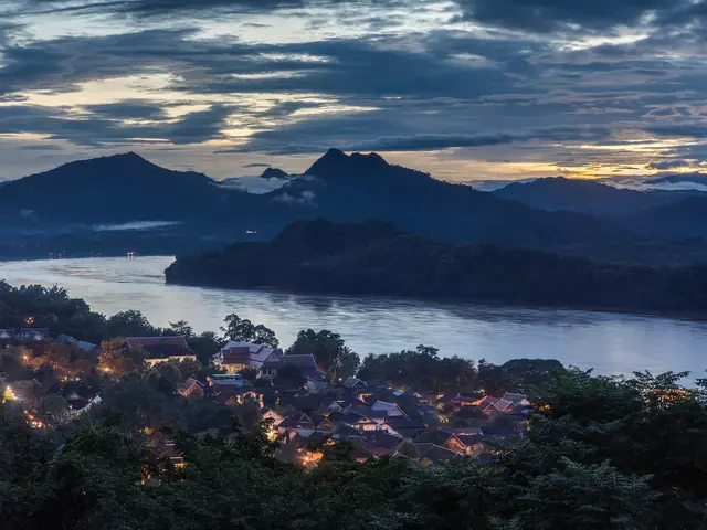 Berge und der Mekong bei Luang Prabang in Laos